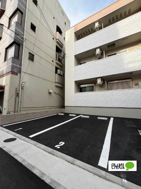 フジパレス新中通Ⅲ番館（305） 駐車場