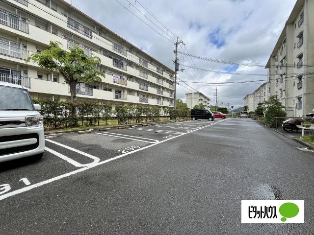 ビレッジハウス鳴滝12号棟（0504） 駐車場