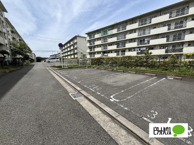 ビレッジハウス鳴滝21号棟（406） 駐車場