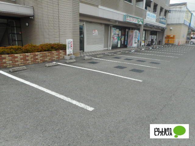 サンライズ三崎（102） 駐車場