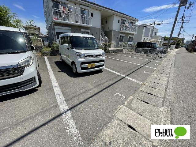 マリポーサ前田（201） 駐車場