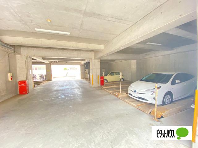 パンテオン（335） 駐車場