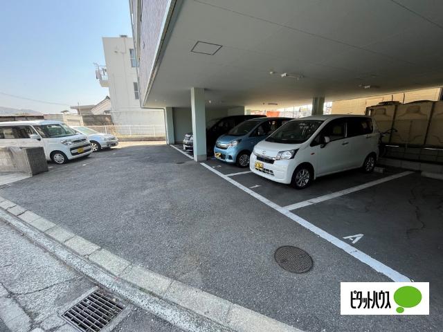 Ｍ・コンフォート２１（303） 駐車場