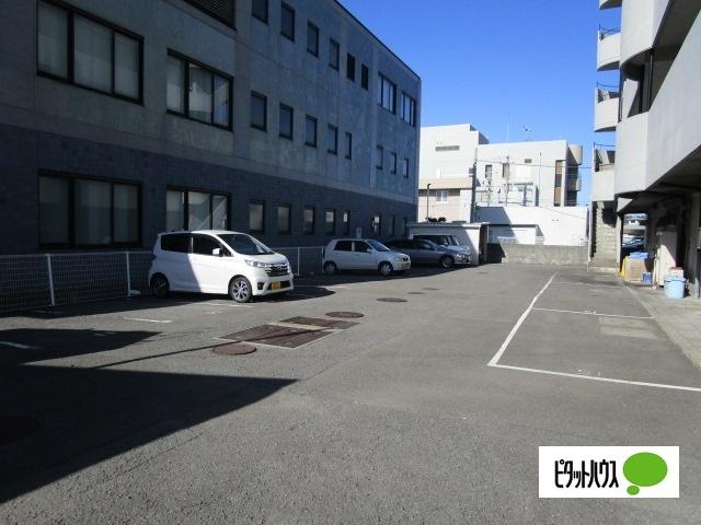 三幸プラザ貴志川（701） 駐車場