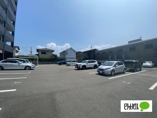 フェリキタス西浜（0801） 駐車場