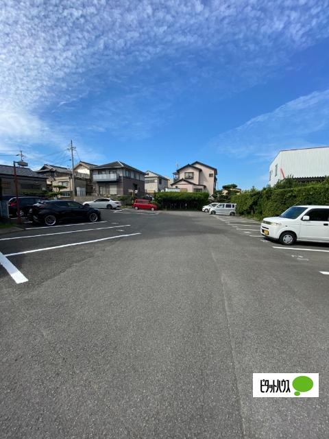 ＩＭ八幡前（201） 駐車場