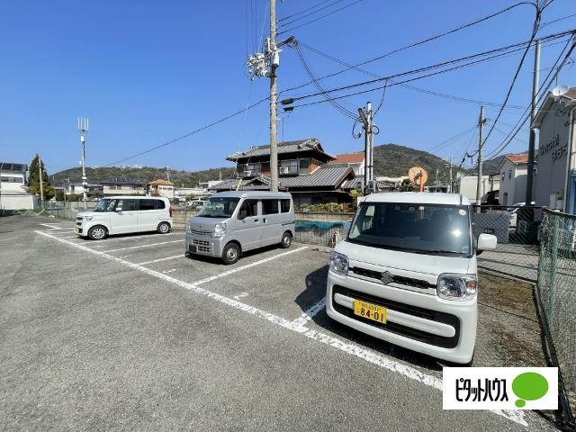 コーポメルヘン（207） 駐車場