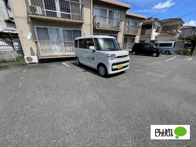 プレジール小山（2-207） 駐車場