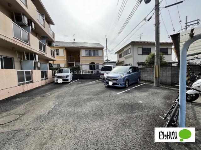 ワシンハイツ（106） 駐車場