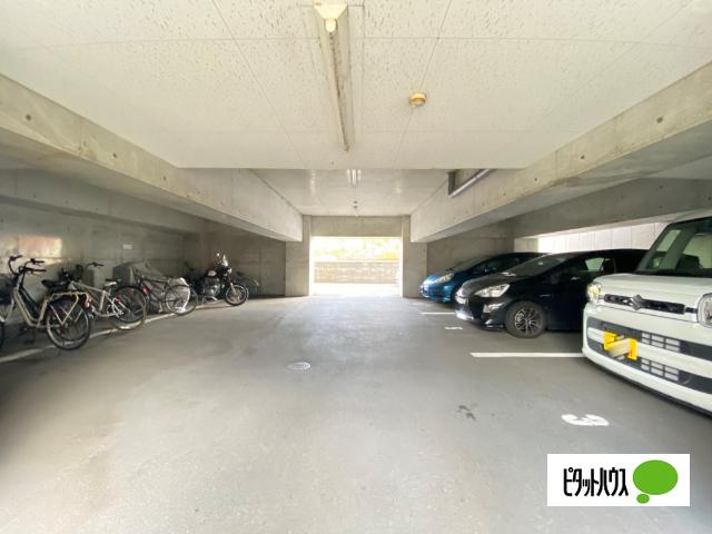 Ｍ・メゾン西城（202） 駐車場