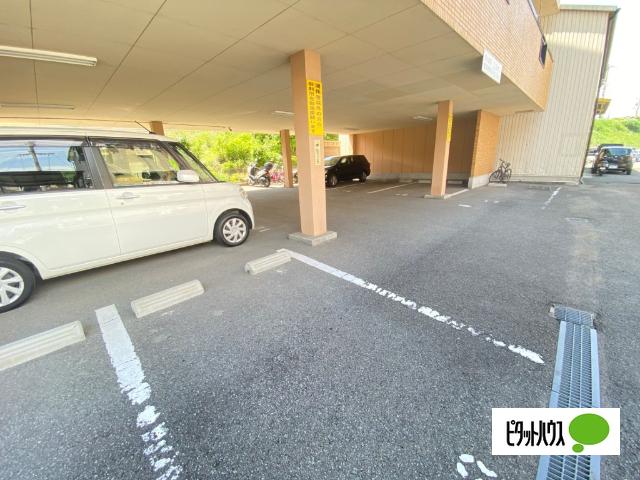 エスポワール中之島（302） 駐車場