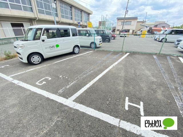 レオヤカタ（8-C） 駐車場