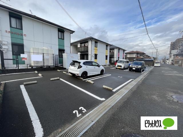 ミナトパレス（B101） 駐車場