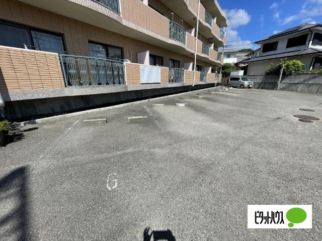 メゾンブリランツ（3-D） 駐車場