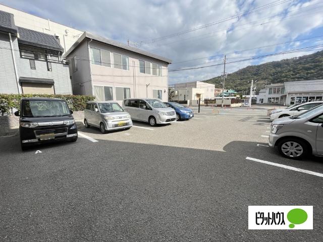 レオ紀三井寺（101） 駐車場
