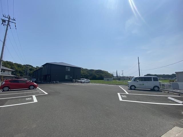 エス・クレール 駐車場