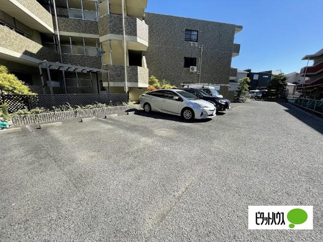 パティナF（102） 駐車場