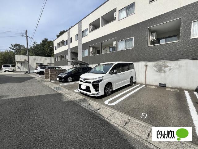 イニージア桜台（104） 駐車場
