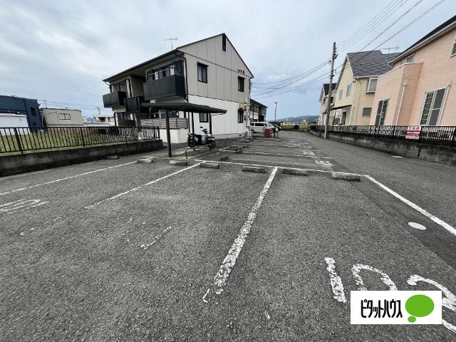 ハイツ森（206） 駐車場