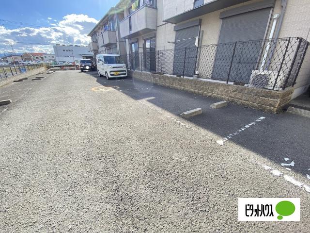 クインテット（B202） 駐車場