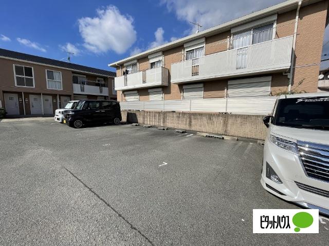 メゾンクレール（203） 駐車場