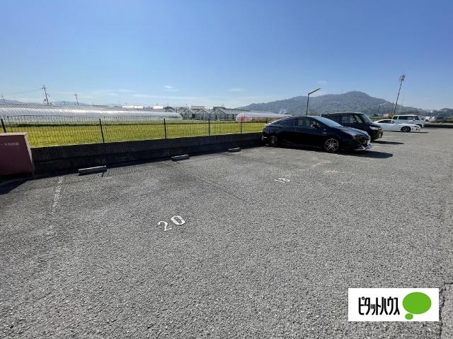 Nフィオーレ岡田（B201） 駐車場