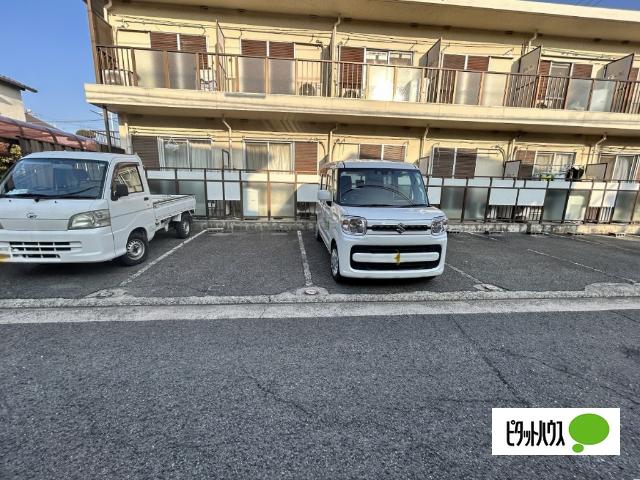 レジデンス小松原（206） 駐車場