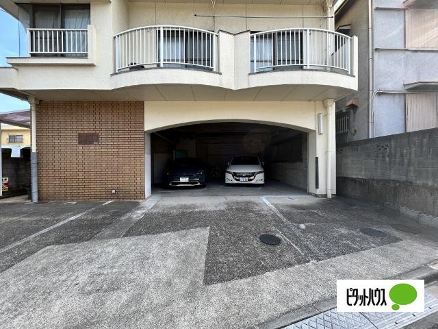 ハイツ二葉（302） 駐車場