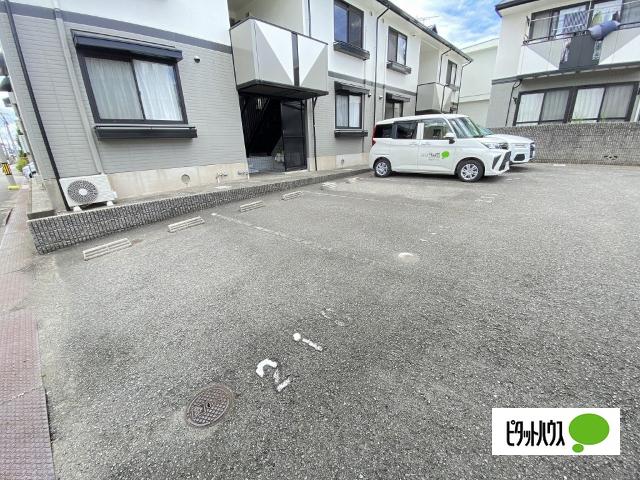 プリシェールＫ　Ⅲ棟（110） 駐車場