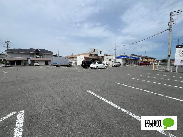 岩出市水栖テナント（東） 駐車場