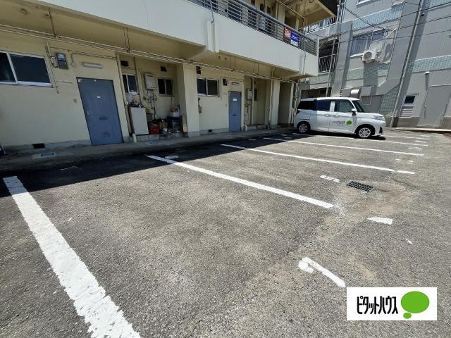 小畑マンション（201） 駐車場