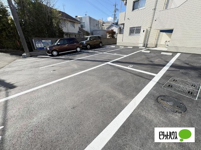 カサ・エイト（102） 駐車場