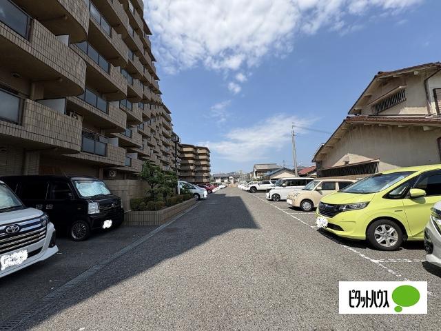 クローバーメゾン狐島206号（-） 駐車場