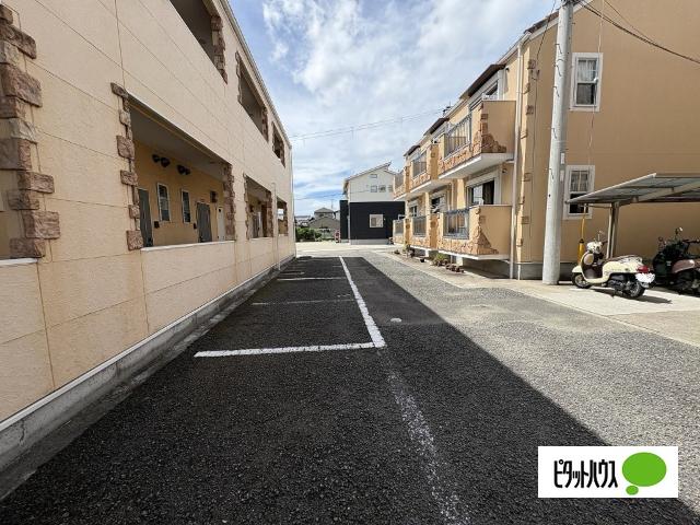 ソルセーナ梅原B棟（202） 駐車場