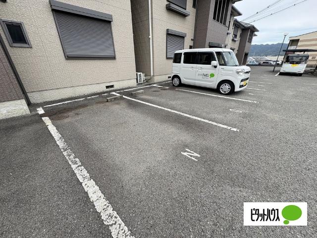 シャーメゾン打田（205） 駐車場