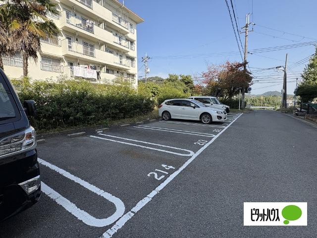 ビレッジハウス鳴滝３号棟（0505） 駐車場