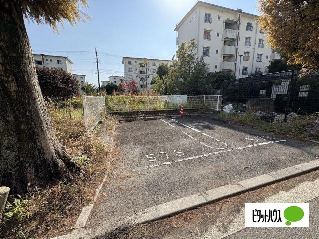 ビレッジハウス鳴滝8号棟（0403） 駐車場