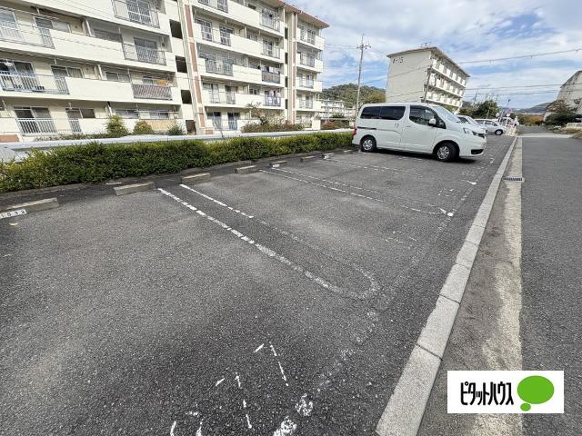 ビレッジハウス鳴滝19号棟（0303） 駐車場