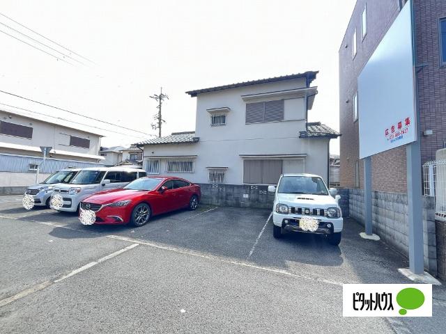 ロック・ツー（B1） 駐車場