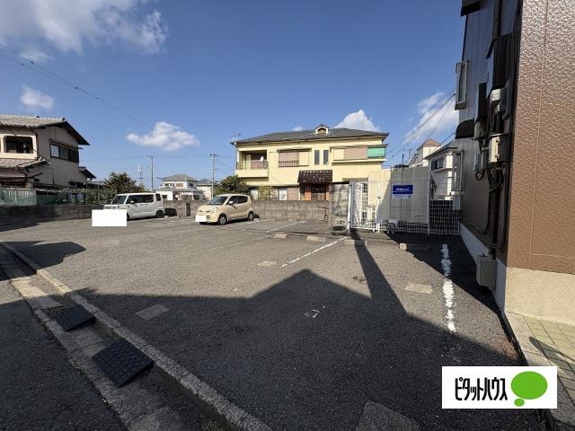 セジュール日高（205） 駐車場
