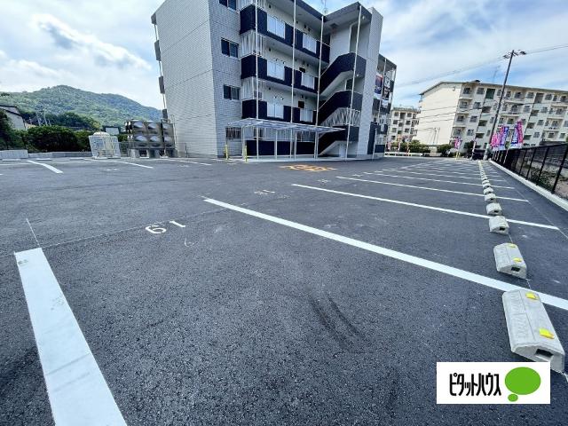 ユーミー三葛（106） 駐車場