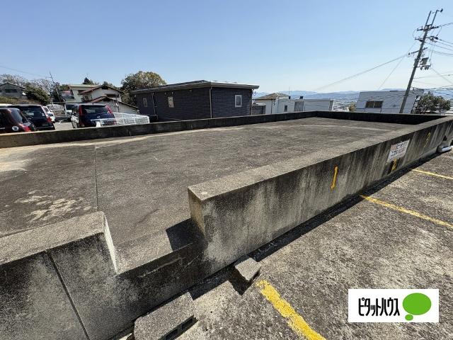 メゾン西川（1-2） 駐車場