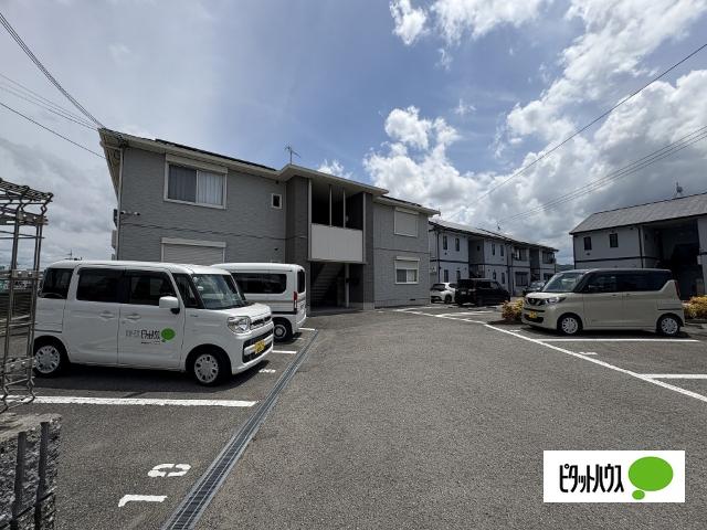 シャーメゾンうの（202） 駐車場