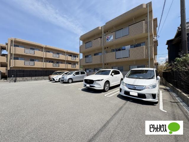 アルバ（301） 駐車場
