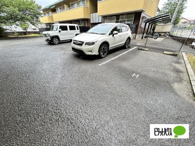 フォレストハウス 駐車場