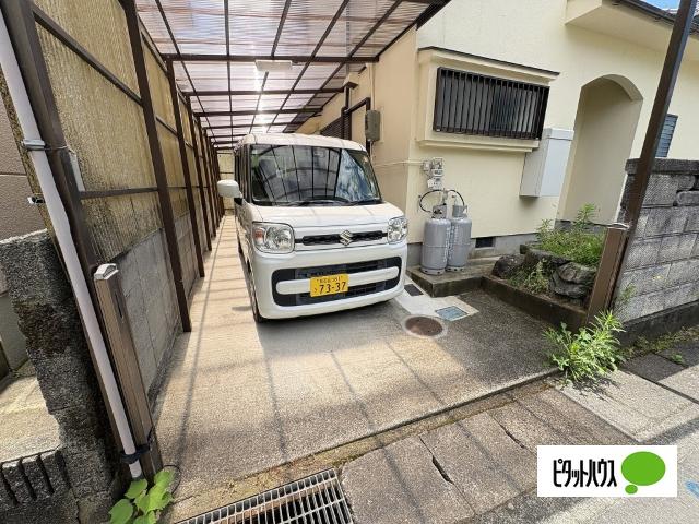 岩出市西安上一戸建 駐車場