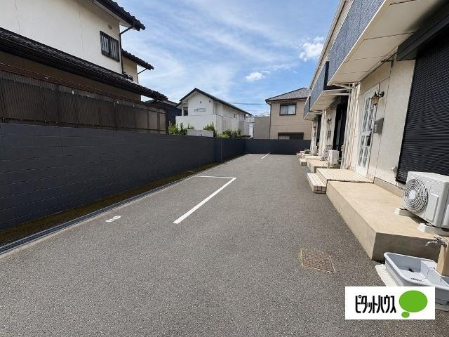N-MAISON松ヶ丘（2） 駐車場