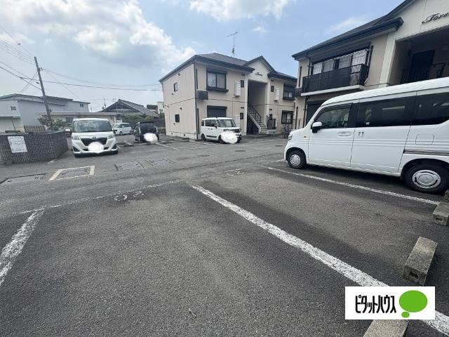 フォーレス花野（206） 駐車場