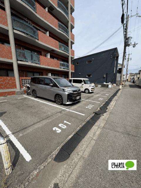スラージュマン屋形（401） 駐車場