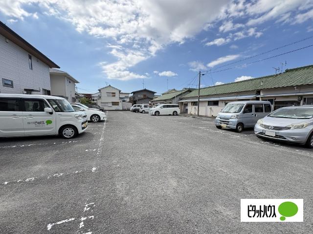 井辺長屋（5） 駐車場